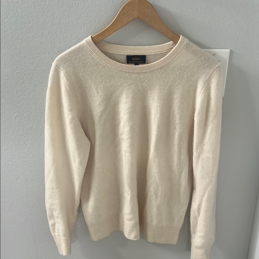 Quince 100% cashmere sweater
